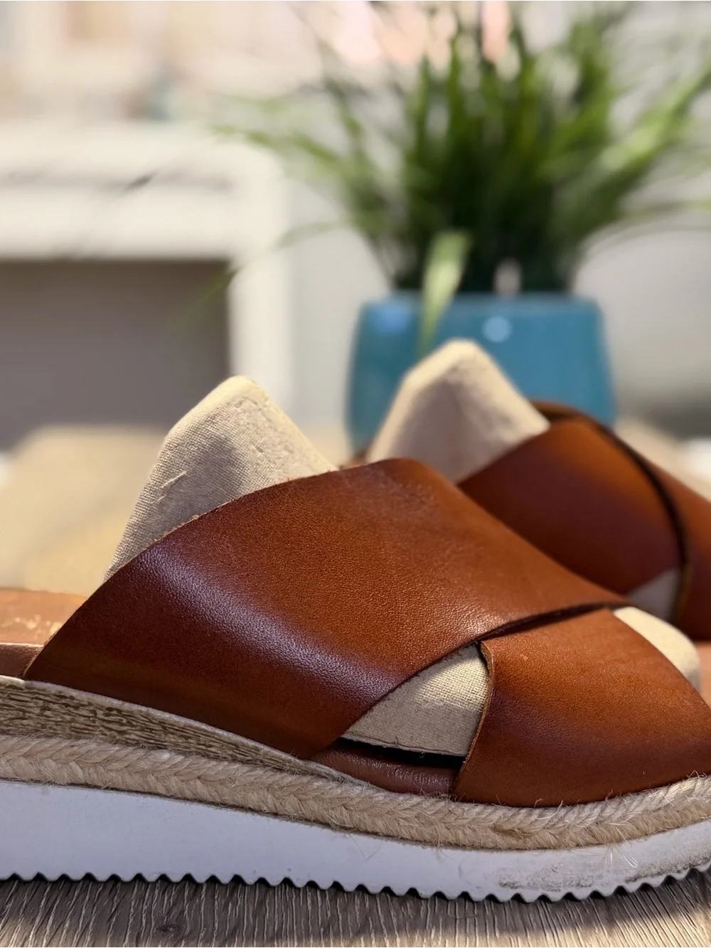 Bertuchi Spain Leather Cross-Band Wedge Sandals Womens Size 8 Brown Slide Mules
